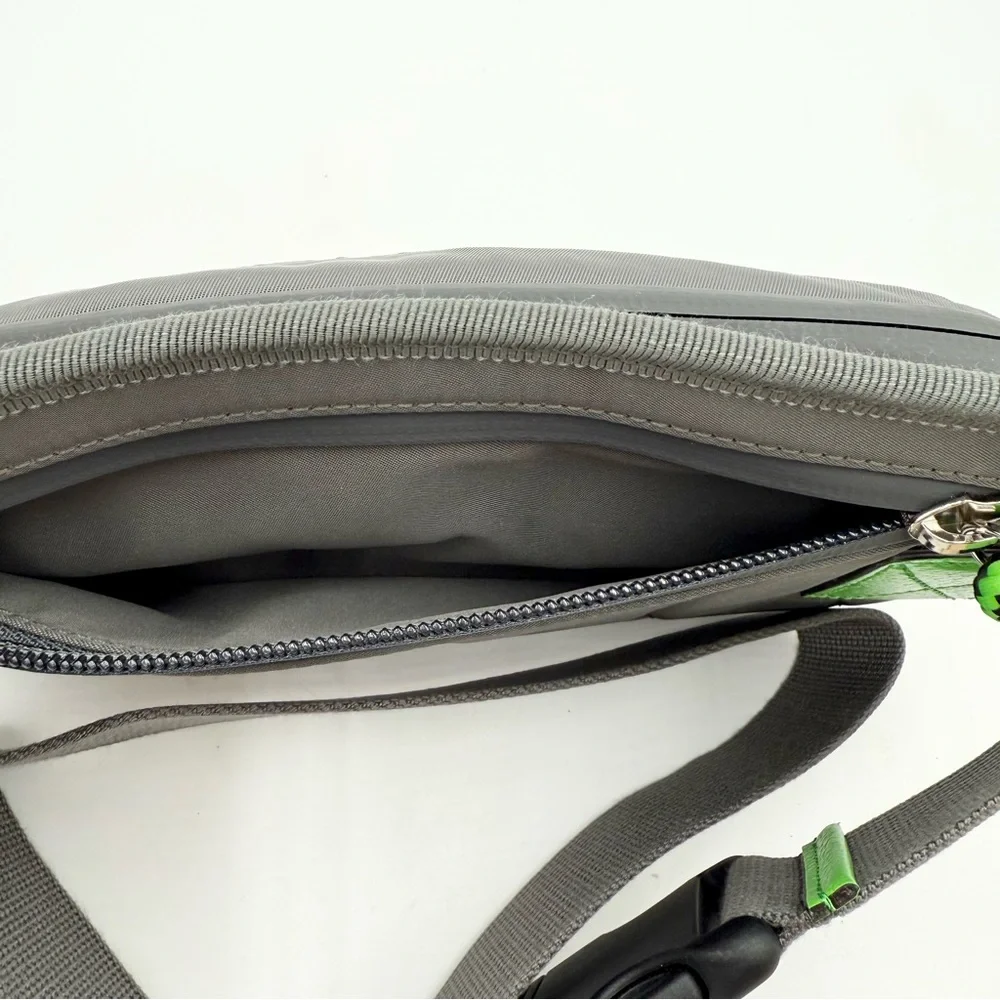 NEW Gucci Nylon Belt Bag - Picture 7 of 10